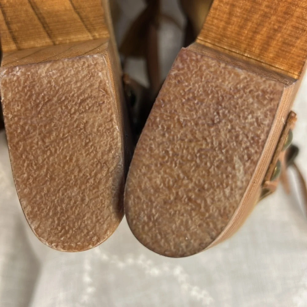 NWOT Free People leather and wooden platform sandal